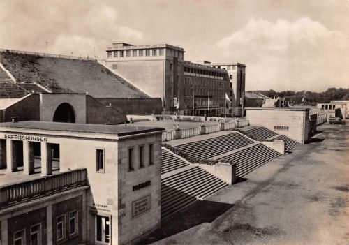 Leipzig Stadion der Hunderttausend Haupteingang ngl 303.138