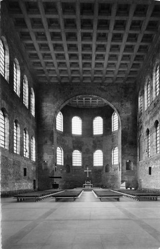 Trier Basilika Innenansicht ngl 305.323