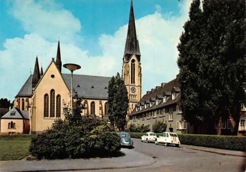 Kamen i..Westf., Kath.Kirche "Zur Heiligen Familie" ngl 305.572