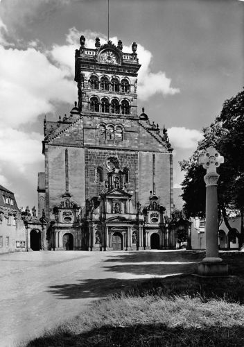 Trier Basilika St. Matthias mit Pacellikreuz ngl 305.899