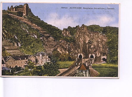 Altenahr Ahrtal Burgruine Are mit Tunnels ngl 18.395