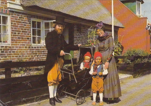 Fanö, Familie in Festtagstracht gl1981 G4596