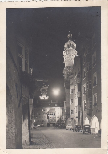 Innsbruck, Herzog Friedrichstrasse mit Goldenem Dachl bei Nacht gl1952 G5147