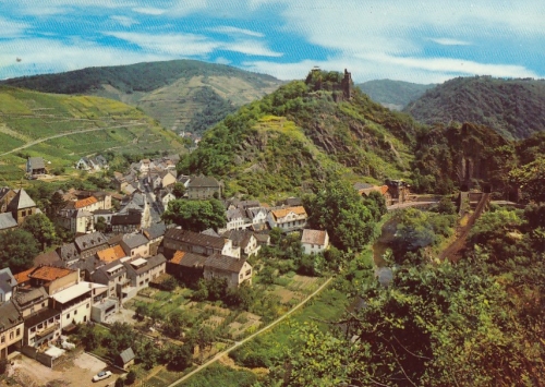 Altenahr mit Burg Are und Tunnel-Einfahrten ngl G6570