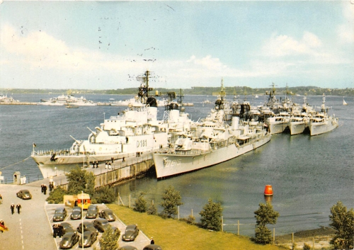 Kiel - Tirpitzmole mit Kriegsschiffen gl1968 151.382