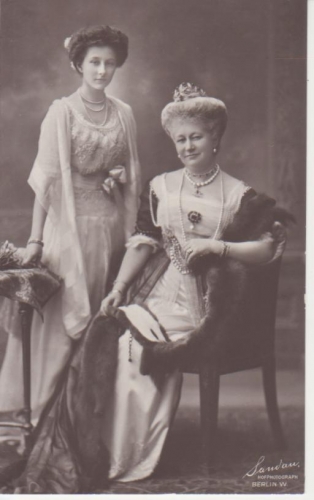 Kaiserin Auguste Viktoria mit Tochter Herzogin zu Braunschweig ngl 221.439