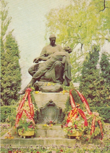 Ukraine Lviv (Lemberg) The Hill of Glory Sculpture "Motherland" ngl D8467