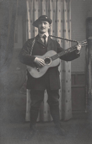 Mit der Gitarre ngl 161.184