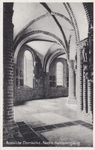 Roskilde Domkirke, Nedre Apsisomgang ngl E4008