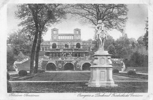 Potsdam Sanssouci Denkmal Friedrichs d. Grossen vor Orangerie ngl 174.394