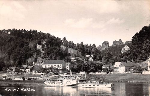 Rathen (Sächsische Schweiz) von der Elbe gesehen gl 191.083