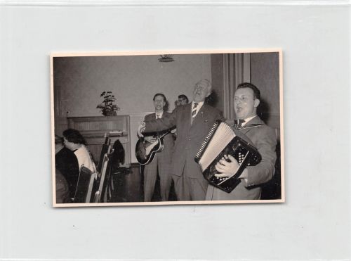Celle Foto Willi Moll vom Schloßtheater als Moritatensänger ngl 196.163