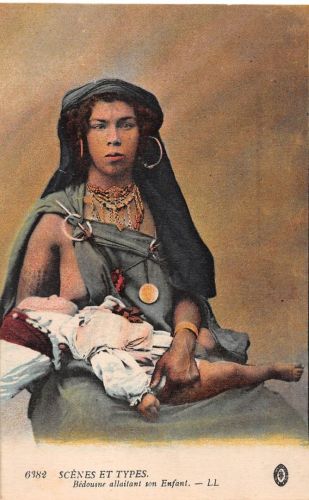 Afrika Bedouine allaitant son Enfant ngl 196.510