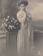 Dame mit Rosengesteck gl1912 F9068