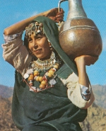 Marokko, Jeune Fille de Tafraout ngl G0633