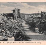 Stuttgart mit Stiftskirche und Rathausturm (1945) ngl 305.677