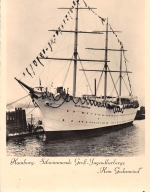 Schwimmende Groß-Jugendherberge "Hein Godenwind" im Hamburger Hafen ngl 151.317
