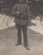 1.WK Soldaten-Portrait mit Waffe feldpgl1914 E0638
