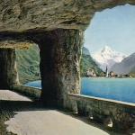 Axenstraße mit Vierwaldstättersee mit Flüelen und Bristenstock gl1957 E2294
