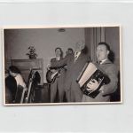 Celle Foto Willi Moll vom Schloßtheater als Moritatensänger ngl 196.163