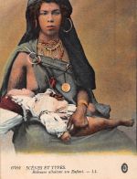 Afrika Bedouine allaitant son Enfant ngl 196.510