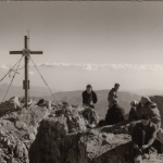 Dachsteingipfel mit Gipfelkreuz. Oberösterreich ngl F3504
