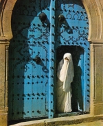 Tunesien, Sidi Boud Said, Femme voiléle ngl F5323