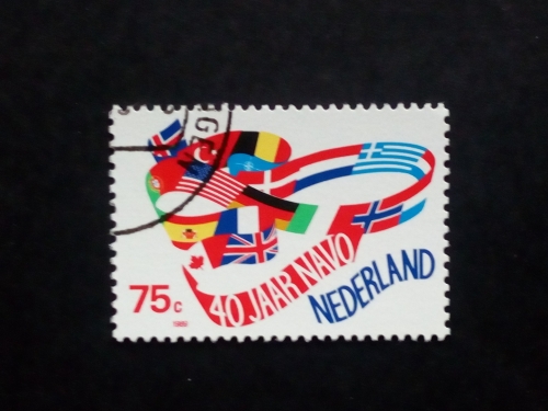 NIEDERLANDE MI-NR. 1360 GESTEMPELT(USED) MITLÄUFER 1989 NORDATLANTIKPAKT NATO FLAGGEN