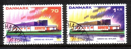 DÄNEMARK MI-NR. 545-546 o NORDEN 1973 - HAUS DES NORDENS REYKJAVIC