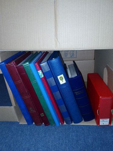 NEUE STÖBERKISTE MIT SAMMLUNGEN UND EINSTECKBÜCHERN WIEDER DA. HOHER KATALOGWERT CA. 10 KILO INVENTURKISTE