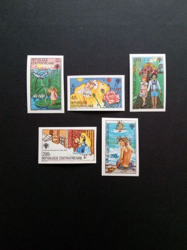 ZENTRALAFRIKA MI-NR. 643-647 B POSTFRISCH(MINT) JAHR DES KINDES 1979 MÄRCHEN