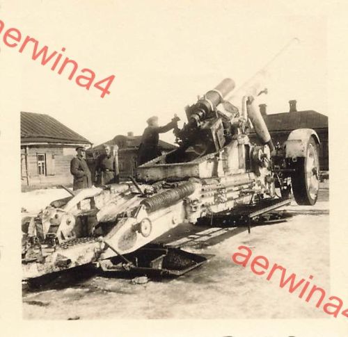 Richtschütze am 21cm Mörser 18 in Feuerstellung Orel Russland Ostfront
