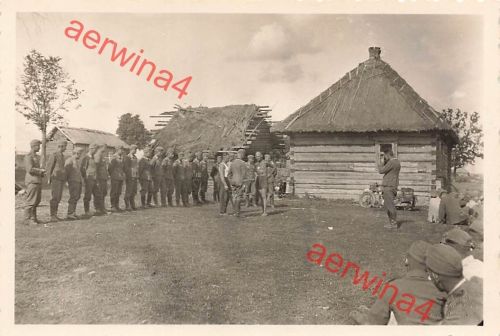 Spieß meldet Kommandeur Soldaten angetreten zum Impfen Chmarka Russland Ostfront