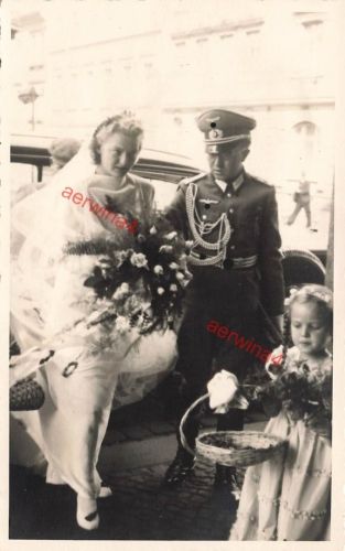 Hochzeitsfoto deutscher Offizier Fangschnur Affenschaukel vor Hochzeit Großfoto