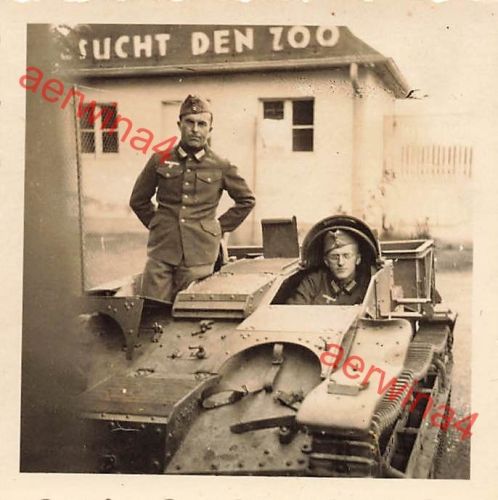Franz. Chenillette -Schlepper mit deutschen Soldaten am Zoo Leipzig