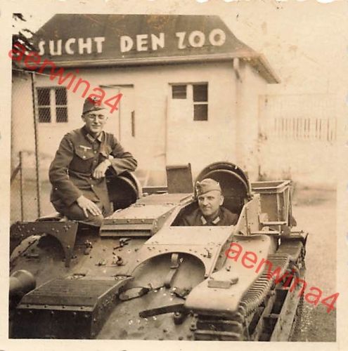 Französischer Beute Transportpanzer Renault UE Chenillette am Zoo Leipzig