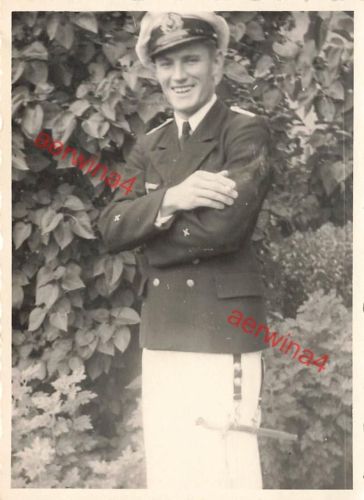 Portrait deutscher Marineoffizier mit Marinedolch