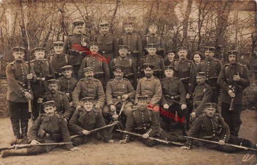 Foto-AK 1.WK Deutsche Soldaten Schulterklappe 167 Preußen Pickelhaube Orden