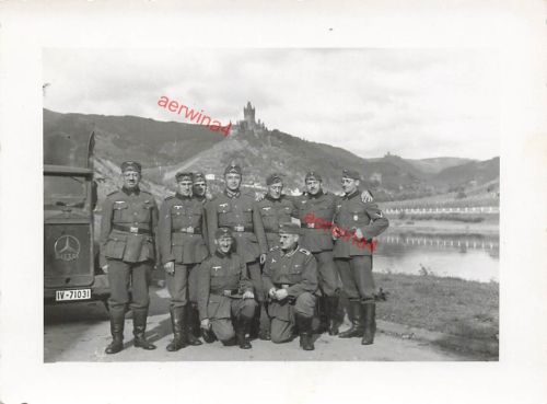 Deutsche Soldaten mit LKW Mercedes bei Sehl Cochem