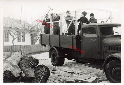 Deutsche Soldaten bauen Pritsche Planenaufbau LKW Magirus Serbien