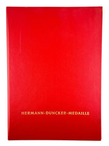 DDR Urkundenmappe Hermann-Duncker-Medaille