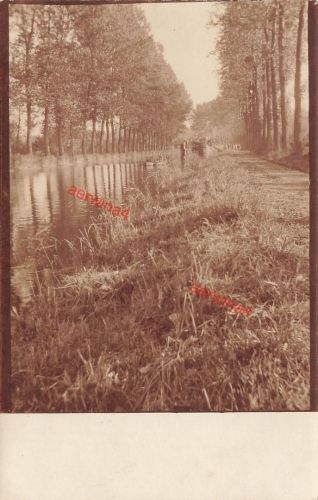 Foto-AK 1.WK deutsche Soldaten Ruderboot am Lastkahn Aisne-Oise Kanal Frankreich