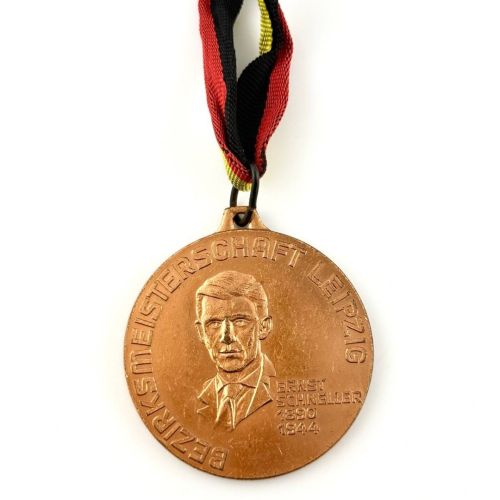 DDR Medaille GST Bezirksmeisterschaft Leipzig Ernst Schneller 1890-1944 Bronze
