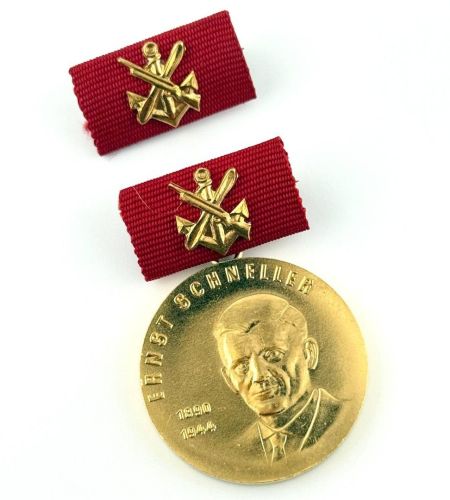 DDR GST Ernst-Schneller-Medaille in Gold