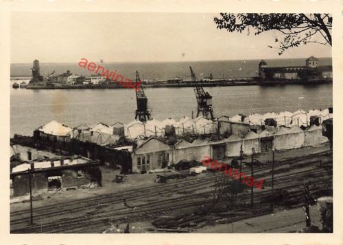 Zerstörte Lagerhallen im Hafen von Odessa Ukraine Ostfront