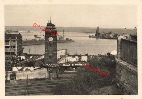 Zerstörte Häuser am Leuchtturm im Hafen Odessa Ukraine Ostfront