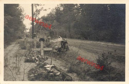 Russ. Panzer T-35 und T-26 verlassen bei Lemberg Ukraine Ostfront