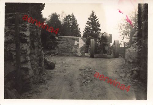 Deutsches Geschütz durch die Straßensperre Festung Lüttich Belgien