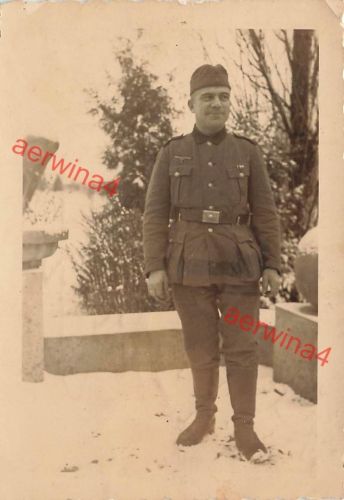 Deutscher Soldat an der Pilsudski-Kaserne Zamosc Polen