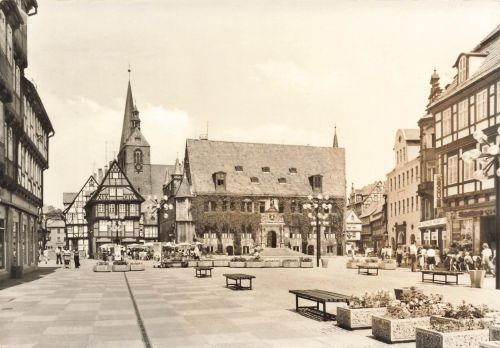 AK DDR Quedlinburg Markt Rathaus Sachsen-Anhalt Postkarte
